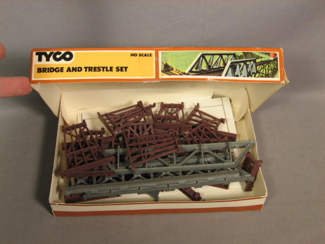 Vintage HO Train Set Lionel Tyco Bachmann Plasticville+ 5