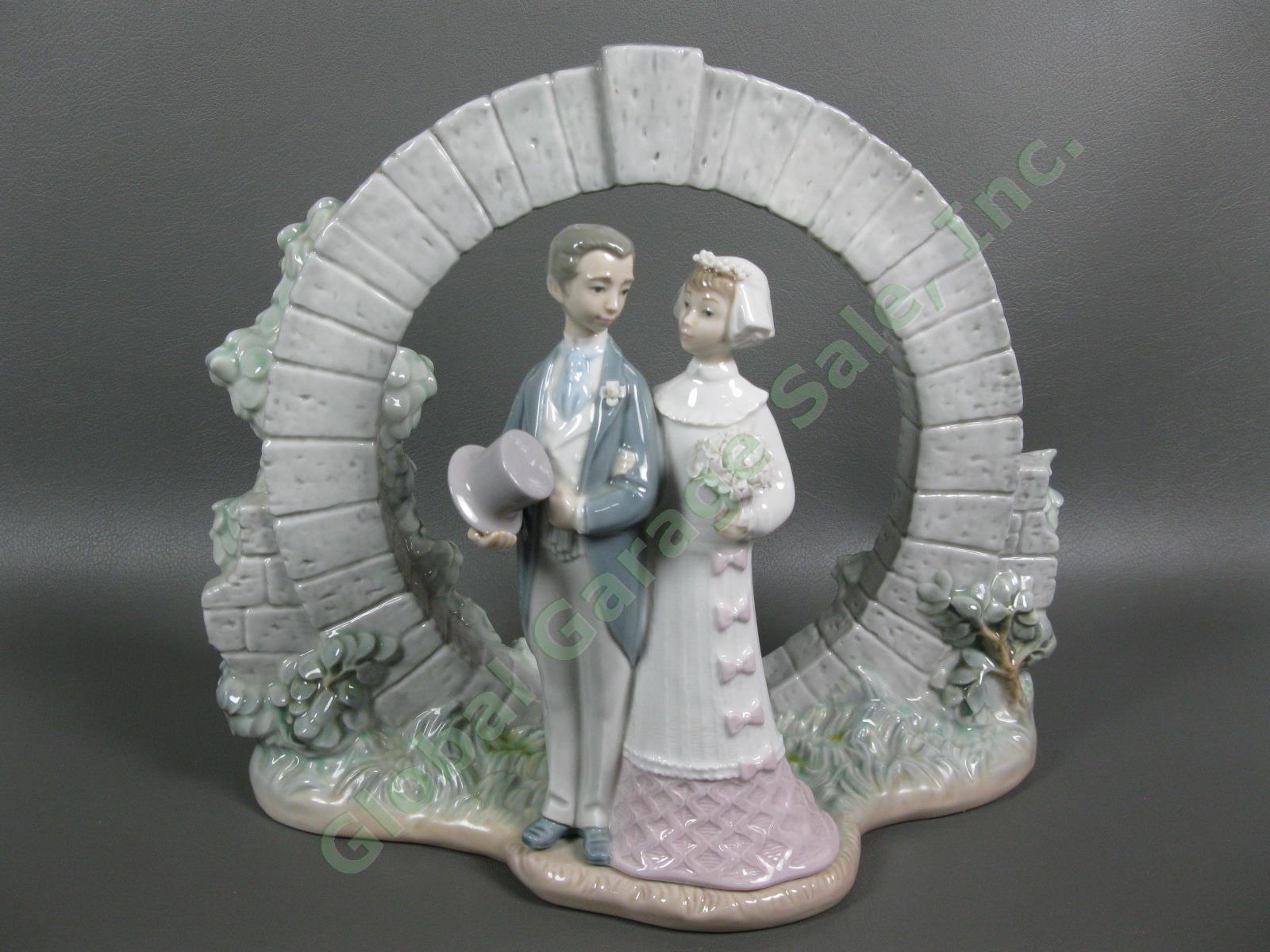 LLadro Bermuda Moongate Wedding Ceremony #7503 Porcelain Honeymoon Figurine Set 1