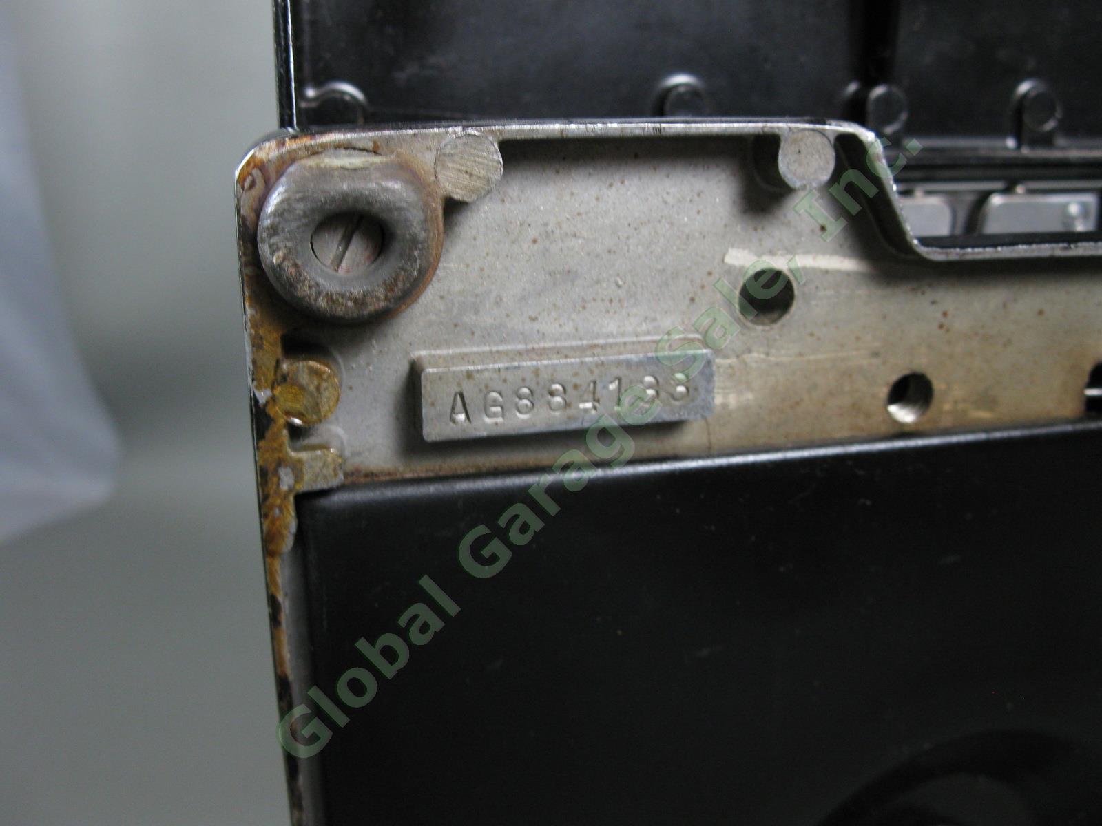 Vintage 1946 Singer Featherweight 221 Sewing Machine Case Model AG884133 Tested 4