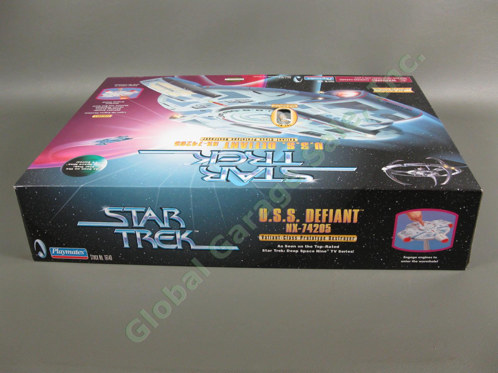 1997 Star Trek USS Defiant NX-74205 Deep Space Nine Destroyer Playmates 16140 NR 2