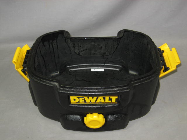DeWalt DC500 2 Gallon Wet/Dry Cordless/Corded Vacuum NR 6