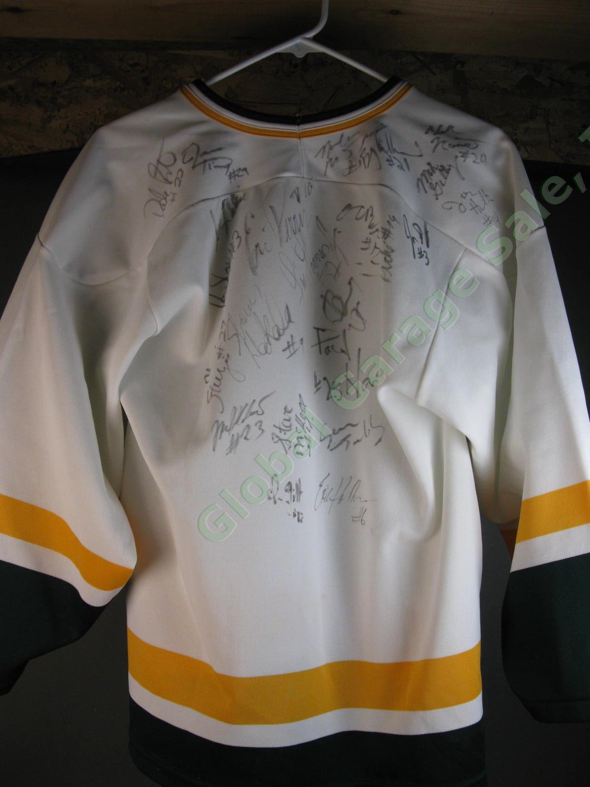 1996 UVM Vermont Hockey Team Signed Jersey NHL Bruins Tim Thomas Eric Perrin NR