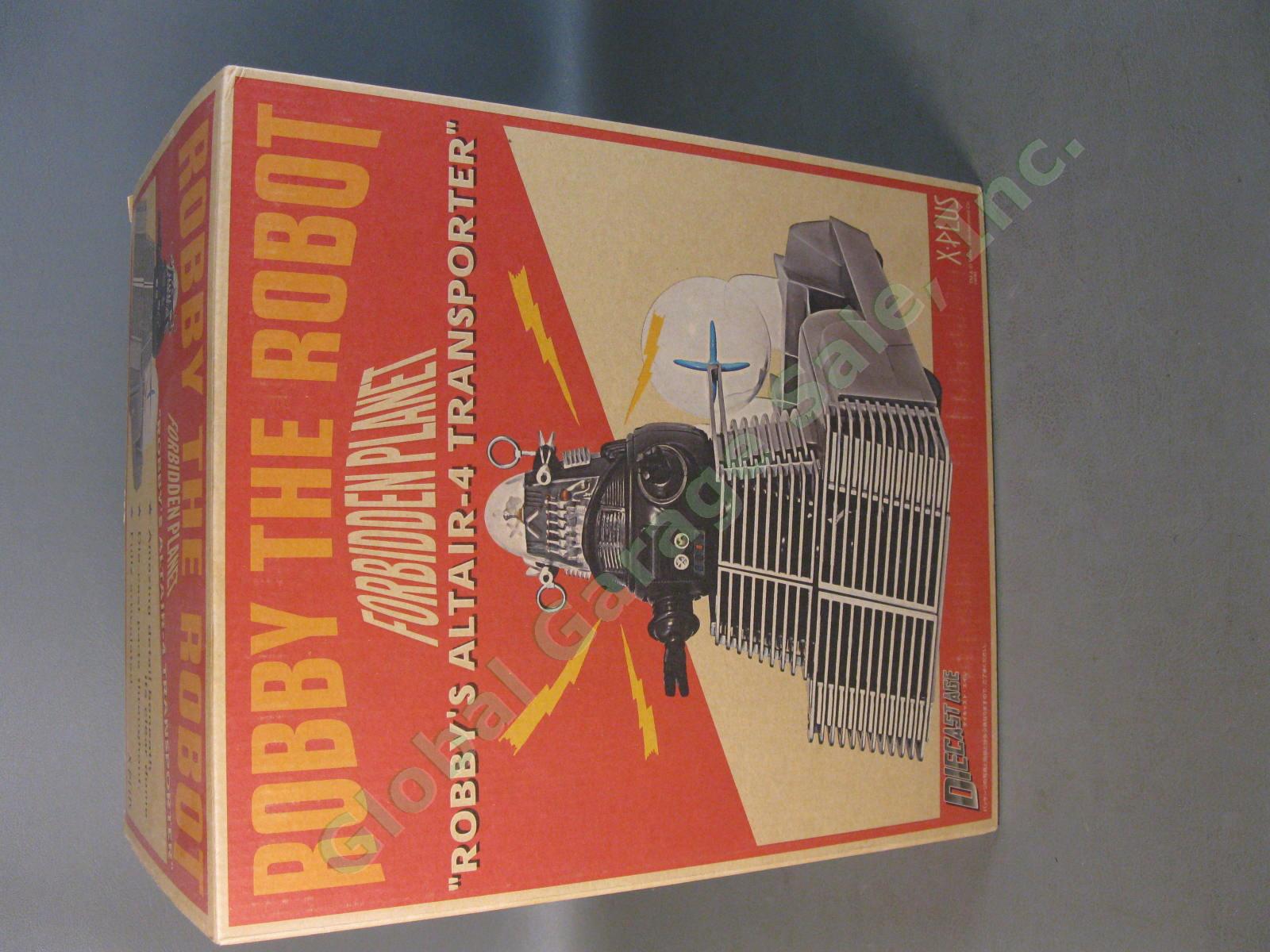 1956 Forbidden Planet Robby the Robot & Altair-4 Transporter 2006 X-Plus Sci-Fi