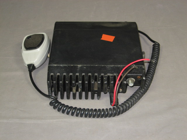 Motorola Maxtrac 50 25-Watt 2-Channel Mobile VHF Radio 3
