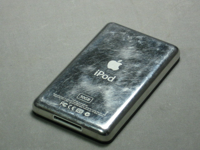 30GB Apple iPod Video MP3 Player 5th Gen Black W/ Box 3