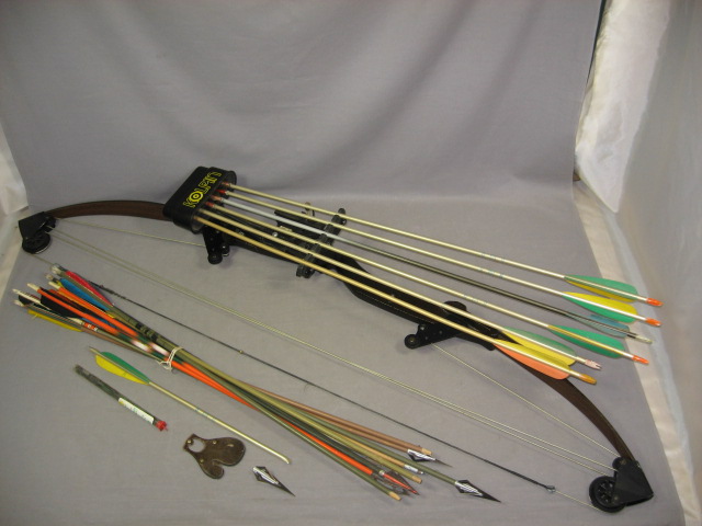 Bear Whitetail Hunter RH Compound Hunting Bow + Arrows