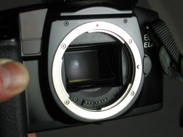 Canon EOS ELAN 35mm SLR Film Camera Body 220EX Flash ++ 7