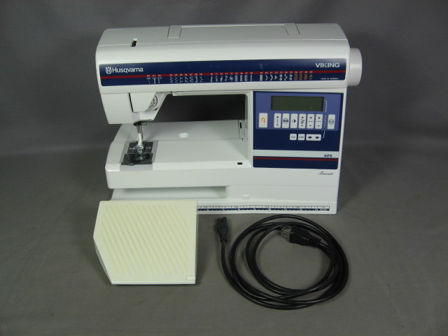 Husqvarna Viking Freesia 425 Sewing Machine W/ Case NR 1