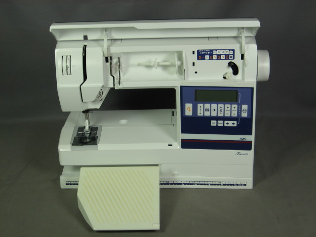 Husqvarna Viking Freesia 425 Sewing Machine W/ Case NR 2