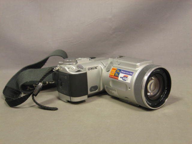 Sony CyberShot DSC-F717 5.0 Megapixel Digital Camera NR