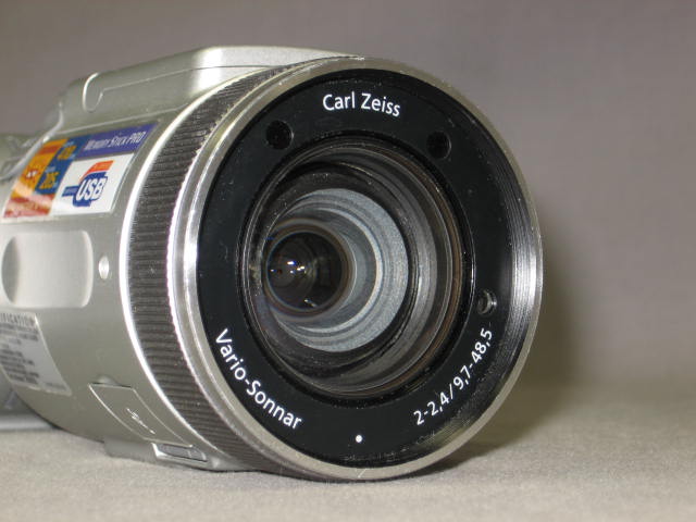 Sony CyberShot DSC-F717 5.0 Megapixel Digital Camera NR 1