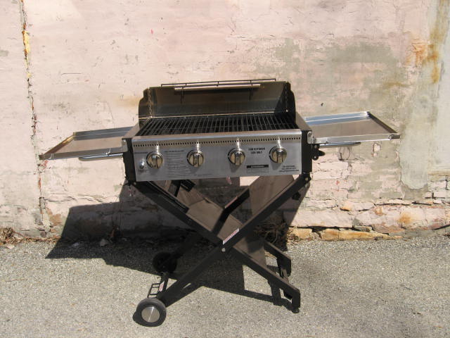 Brinkmann Portable Outdoor Tailgate Barbecue Gas Grill