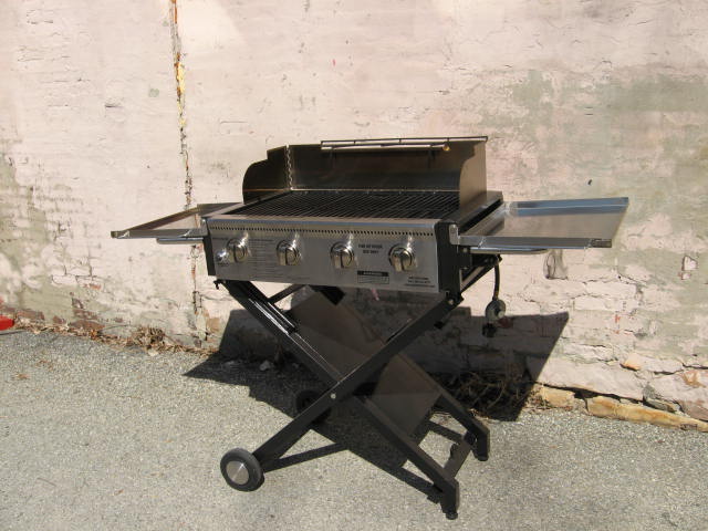 Brinkmann Portable Outdoor Tailgate Barbecue Gas Grill 2