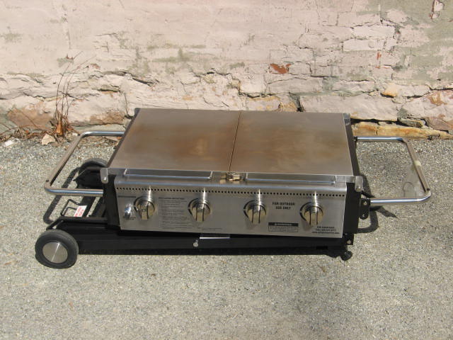 Brinkmann Portable Outdoor Tailgate Barbecue Gas Grill 7