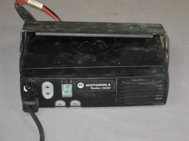 Motorola Radius CM200 4 Channel 25 Watt UHF Radio + Mic 1