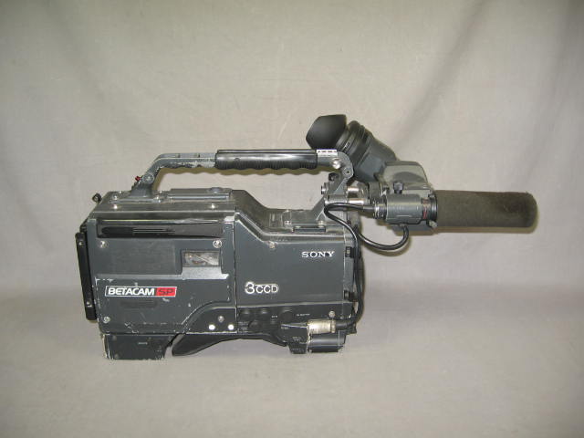 Sony BVW-300A Betacam SP 3 CCD Broadcast Video Camera +