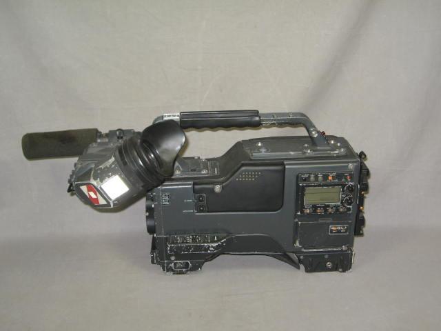 Sony BVW-300A Betacam SP 3 CCD Broadcast Video Camera + 1