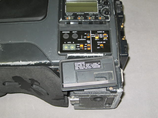 Sony BVW-300A Betacam SP 3 CCD Broadcast Video Camera + 2