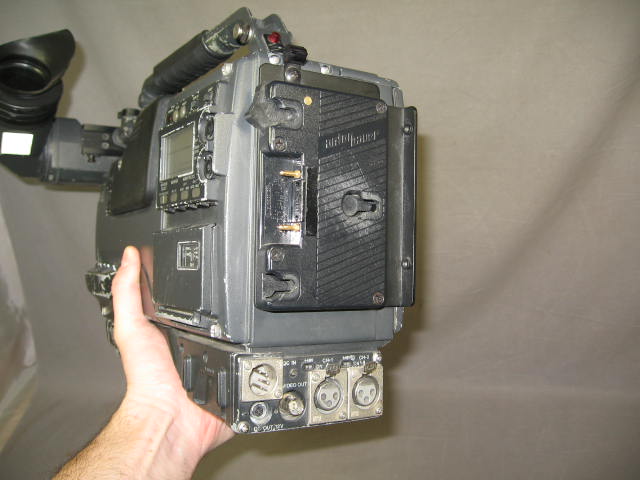 Sony BVW-300A Betacam SP 3 CCD Broadcast Video Camera + 3