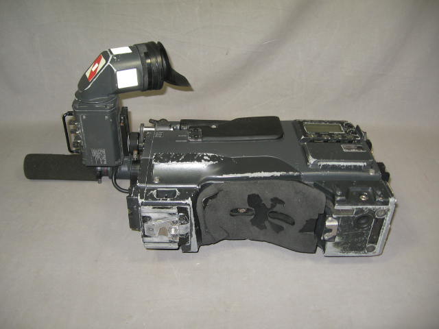 Sony BVW-300A Betacam SP 3 CCD Broadcast Video Camera + 8
