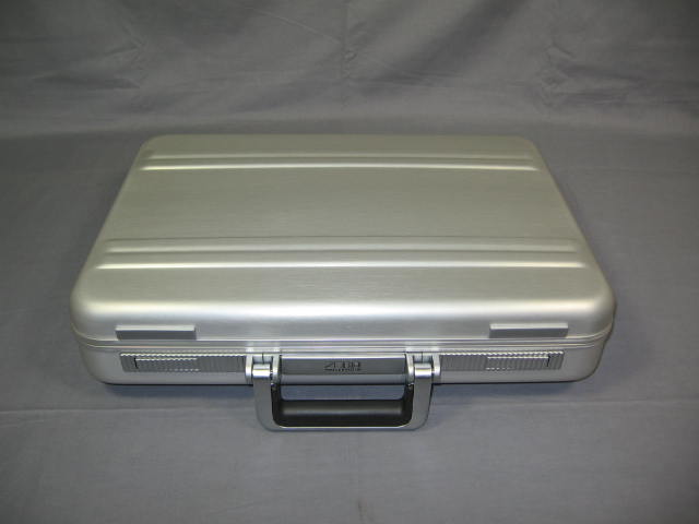 Zero Halliburton Executive Attache Case Briefcase W/Box 1