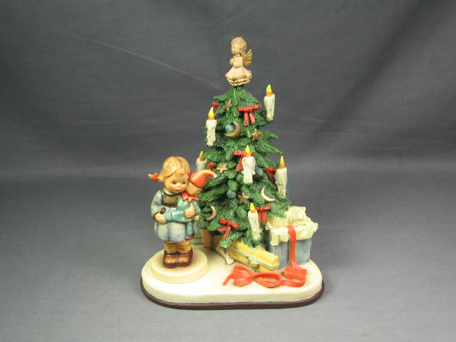 Hummel Goebel Christmas Surprise Scape W/ Figurine NR!
