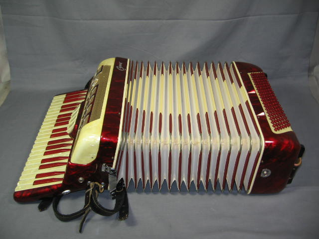 Vintage Red Capri Piano Accordion Accordian W/ Case NR! 11