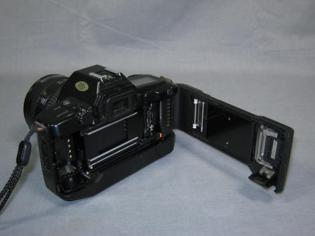 Canon EOS 650 35mm SLR Camera 35-70 75-300mm Zoom Lens 8