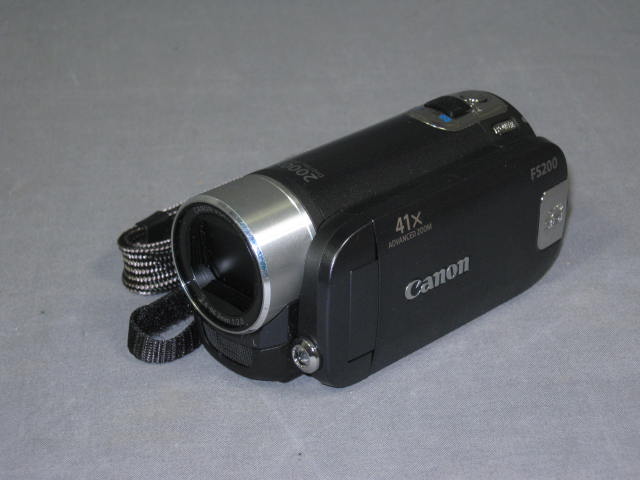 Canon FS200 Digital Flash Memory Video Camera Camcorder 1