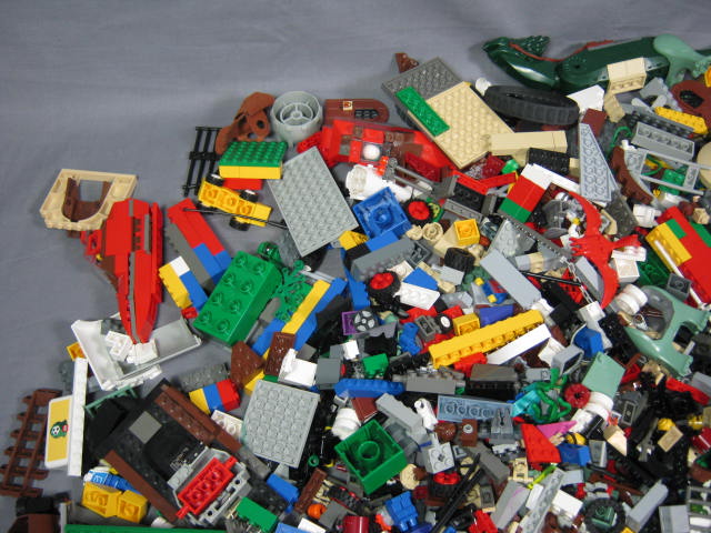 8 Lbs LEGO Lot Parts Brick Bricks Minifig Minifigs + NR 3