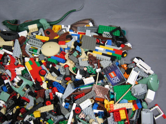 8 Lbs LEGO Lot Parts Brick Bricks Minifig Minifigs + NR 4