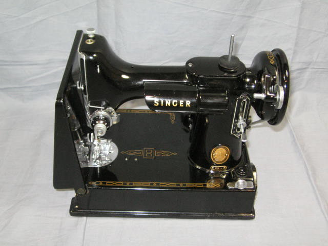 Singer 221 Featherweight Sewing Machine W/ Attachments 1