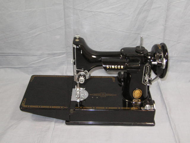 Singer 221 Featherweight Sewing Machine W/ Attachments 2