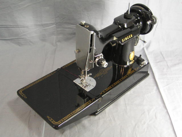Singer 221 Featherweight Sewing Machine W/ Attachments 4