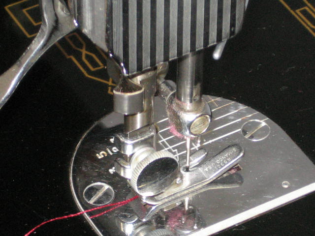Singer 221 Featherweight Sewing Machine W/ Attachments 6