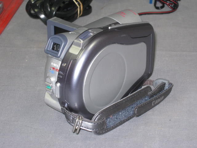 Canon DC100 NTSC DVD Camcorder 25X Optical Zoom + Case 4