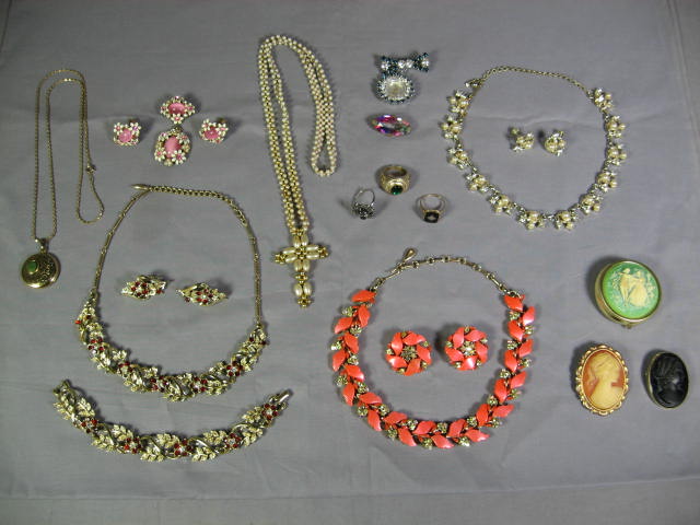 Vintage Costume Jewelry Coro Craft Lisner Cameos Lot NR