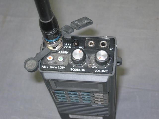 ICOM IC-A20 VHF Air Band Transceiver W/ CM 12 Maxon Mic 3