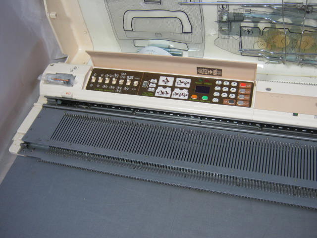 Brother Knitking Compuknit KH-910 Knitting Machine + NR 6