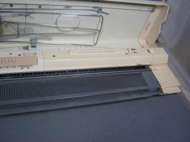 Brother Knitking Compuknit KH-910 Knitting Machine + NR 8