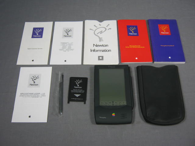 Apple Newton Messagepad H1000 PDA W/ Manual Case Stylus