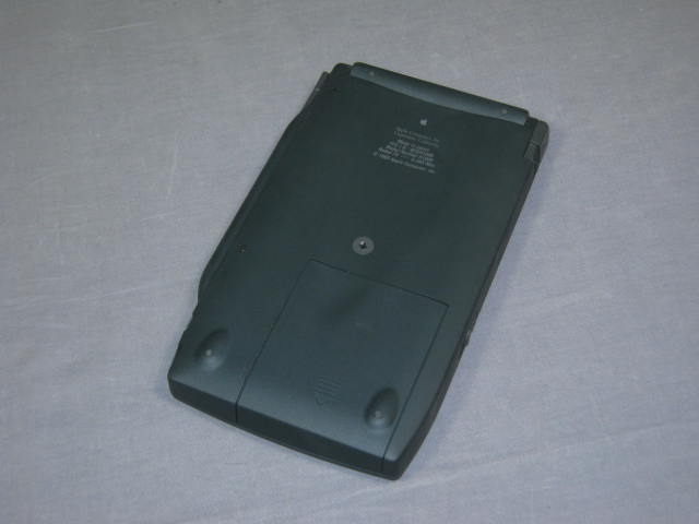 Apple Newton Messagepad H1000 PDA W/ Manual Case Stylus 2