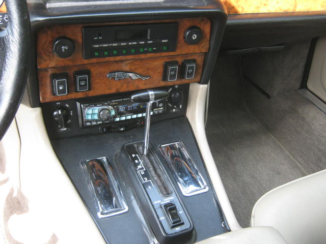 1985 Jaguar XJ6 Series III Vanden Plas Sedan +New Cover 18