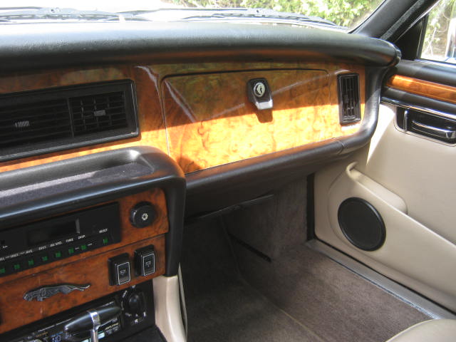 1985 Jaguar XJ6 Series III Vanden Plas Sedan +New Cover 19