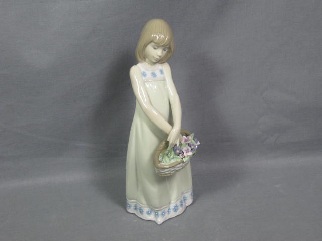 Lladro Floral Treasures 5605 Figurine W/ Box Retired NR 1