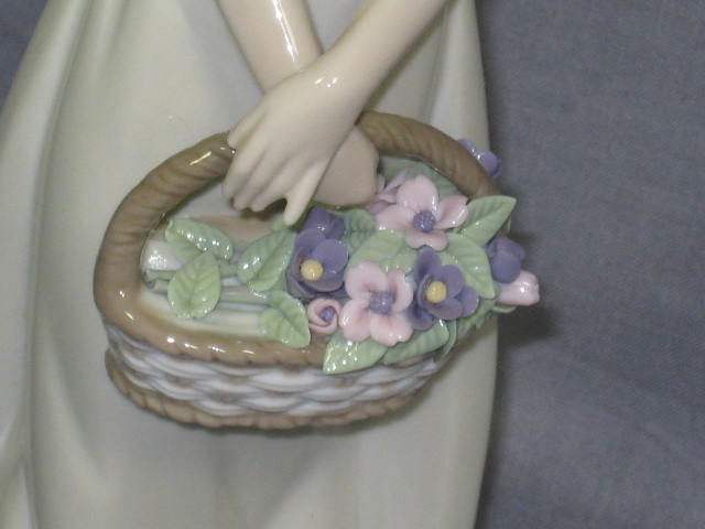 Lladro Floral Treasures 5605 Figurine W/ Box Retired NR 3