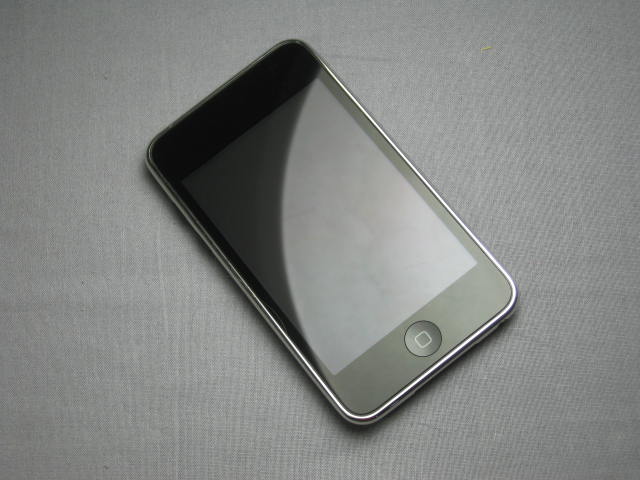 Apple iPod Touch 3rd Gen Generation 8GB MC086LL/A A1288 1