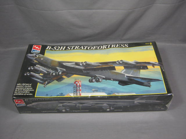 NIB Sealed AMT/Ertl B-52H Stratofortress 8623 Model Kit