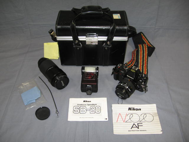 Nikon N2020 Camera AF Nikkor 70-210mm 35-70mm Zoom Lens