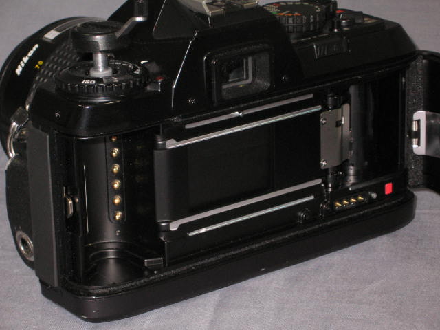 Nikon N2020 Camera AF Nikkor 70-210mm 35-70mm Zoom Lens 10